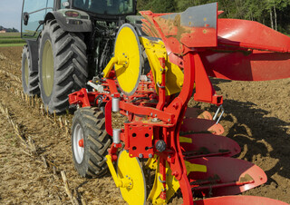 Aratri Pöttinger Servo 4000 P