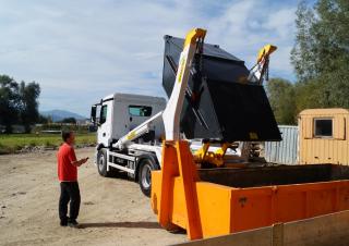 Autocarri con cassone ribaltabile a tazze Palfinger PST 14 TEC