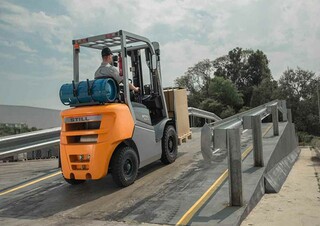 Carrelli elevatori frontali a gas Still RC 44-30