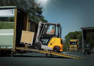Carrelli elevatori frontali diesel Jungheinrich DFG 318s 