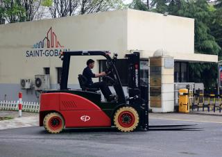 Carrelli elevatori frontali elettrici EP CPD50F8