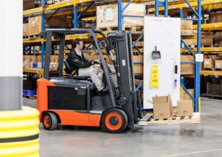 Carrelli elevatori frontali elettrici Linde E25C