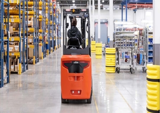 Carrelli elevatori frontali elettrici Linde E30C