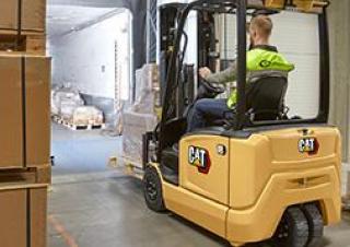 Carrelli elevatori frontali elettrici Caterpillar EP14N2T