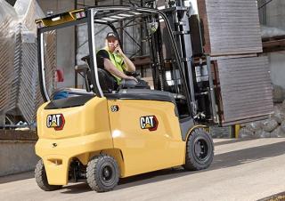 Carrelli elevatori frontali elettrici Caterpillar EP35AN