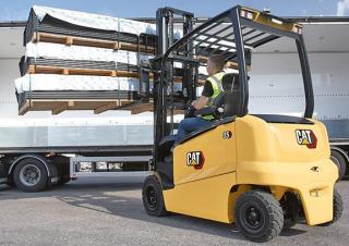 Carrelli elevatori frontali elettrici Caterpillar EP35AN