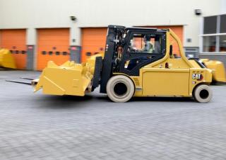 Carrelli elevatori frontali elettrici Caterpillar EP80NH-900