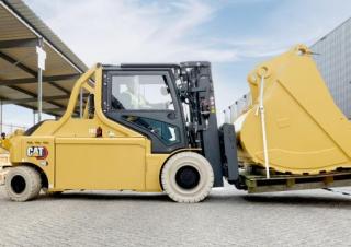 Carrelli elevatori frontali elettrici Caterpillar EP80NH-900