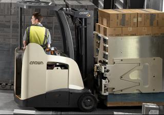 Carrelli elevatori frontali elettrici Crown RC 5715