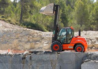 Carrelli elevatori fuoristrada Ausa C 500 H