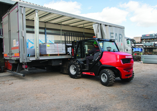 Carrelli elevatori fuoristrada Manitou MC 25-4