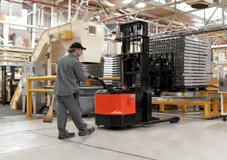Carrelli elevatori retrattili elettrici Linde ML14ASX