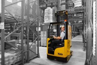 Carrelli elevatori retrattili elettrici Yale MR 20 W