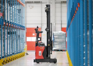 Carrelli elevatori retrattili elettrici Linde R16HD MATIC config. 4 