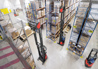 Carrelli elevatori retrattili elettrici Linde R14X Std.