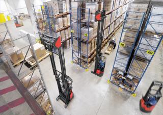 Carrelli elevatori retrattili elettrici Linde R17X Std.