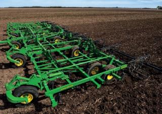 Coltivatori con vomeri ad alette John Deere 2230FH