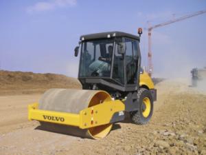 Rulli Compattatori stradali vibranti monotamburo Volvo SD70D