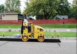 Rulli Compattatori stradali vibranti tandem Caterpillar CB1.8
