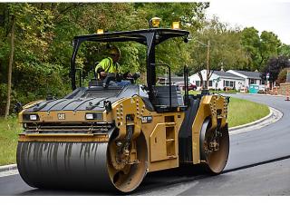 Rulli Compattatori stradali vibranti tandem Caterpillar CB15