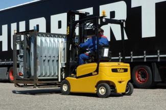 Carrelli elevatori frontali elettrici Yale ERP20VF LWB