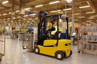 Carrelli elevatori frontali elettrici Yale ERP20VF LWB