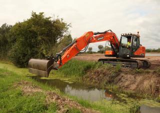Escavatori cingolati Doosan DX 140 LC
