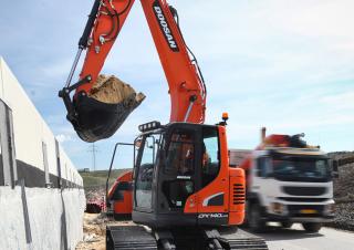 Escavatori cingolati Doosan DX140LCR-3