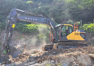 Escavatori cingolati Volvo EC230F NL