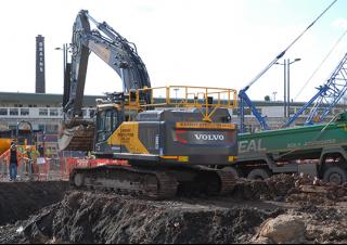 Escavatori cingolati Volvo EC380EL