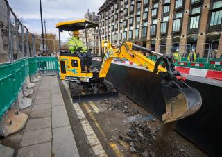 Escavatori cingolati elettrici JCB 19C-IE