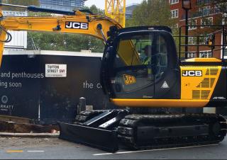 Escavatori cingolati JCB JS130 LC
