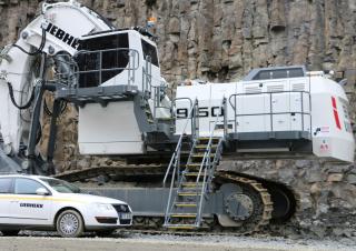 Escavatori cingolati Liebherr R 9150 B 