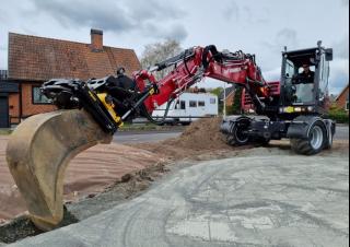 Escavatori gommati Yanmar B95W MB 