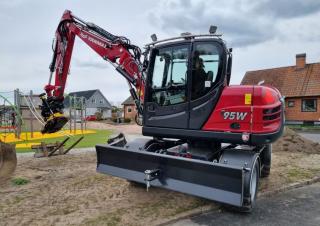 Escavatori gommati Yanmar B95W TPA 