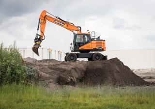 Escavatori gommati Doosan DX170W-7