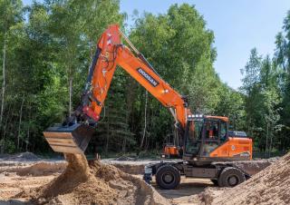 Escavatori gommati Doosan DX210W-7