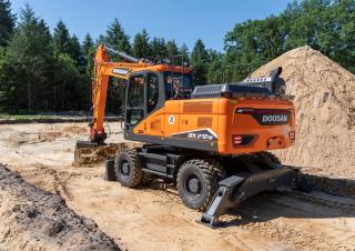Escavatori gommati Doosan DX210W-7