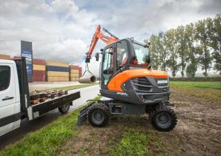 Escavatori gommati Doosan DX57W-5