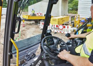 Escavatori gommati Volvo EW180E