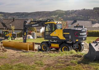 Escavatori gommati Volvo EW220E