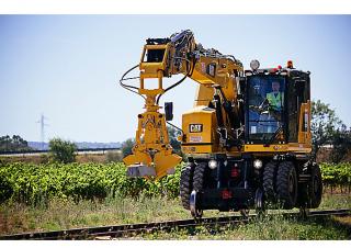 Escavatori gommati Caterpillar M323F 