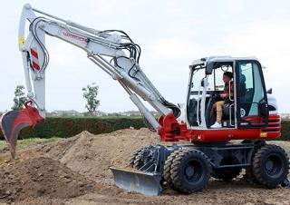 Escavatori gommati Takeuchi TB 295W