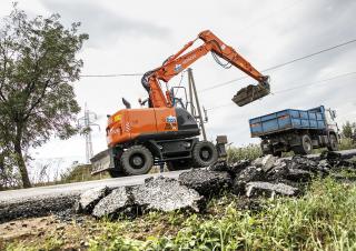 Escavatori gommati Hitachi ZX 140 W 5