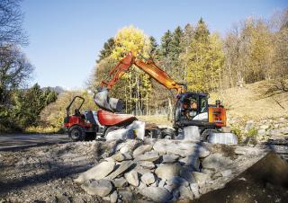 Escavatori gommati Hitachi ZX145W-6