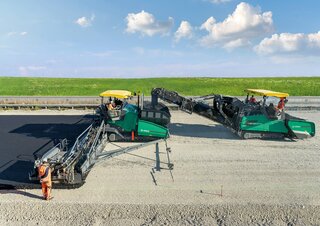 Finitrici stradali cingolate Vögele Super 3000-3i