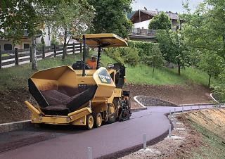 Finitrici stradali gommate Caterpillar AP300F
