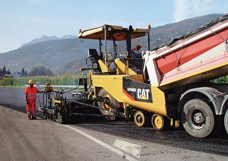 Finitrici stradali gommate Caterpillar AP600D