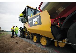 Finitrici stradali gommate Caterpillar AP600F