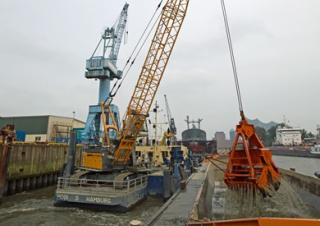 Gru cingolate - braccio a traliccio Liebherr HS 8100